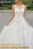 Button Tulle Floor Length Wedding Dress A-Line O-Neck Tank Lace Appliques Weep Train Elegant Bride Gown 2023 Customized