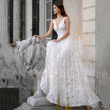 Elegant A-Line Lace Wedding Dresses Sleeveless V-Neck Bridal Gowns Sexy Open Back Wedding Gown 2023 Robes De Mariée